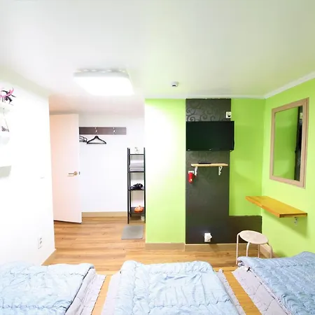 Twin Panda Guesthouse